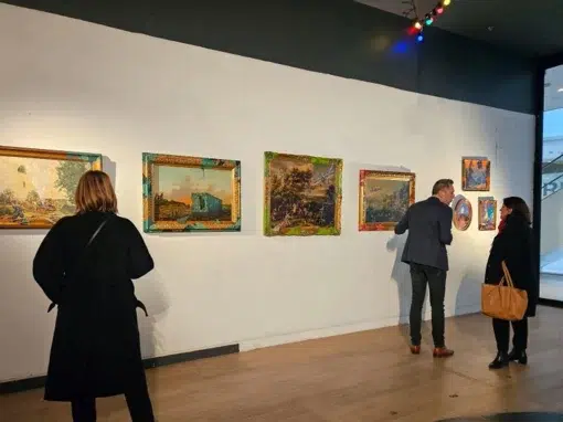 Exposition parallèle